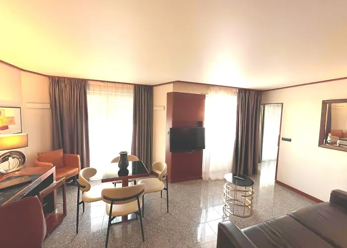 Goldstar Apartments & Suites Nice